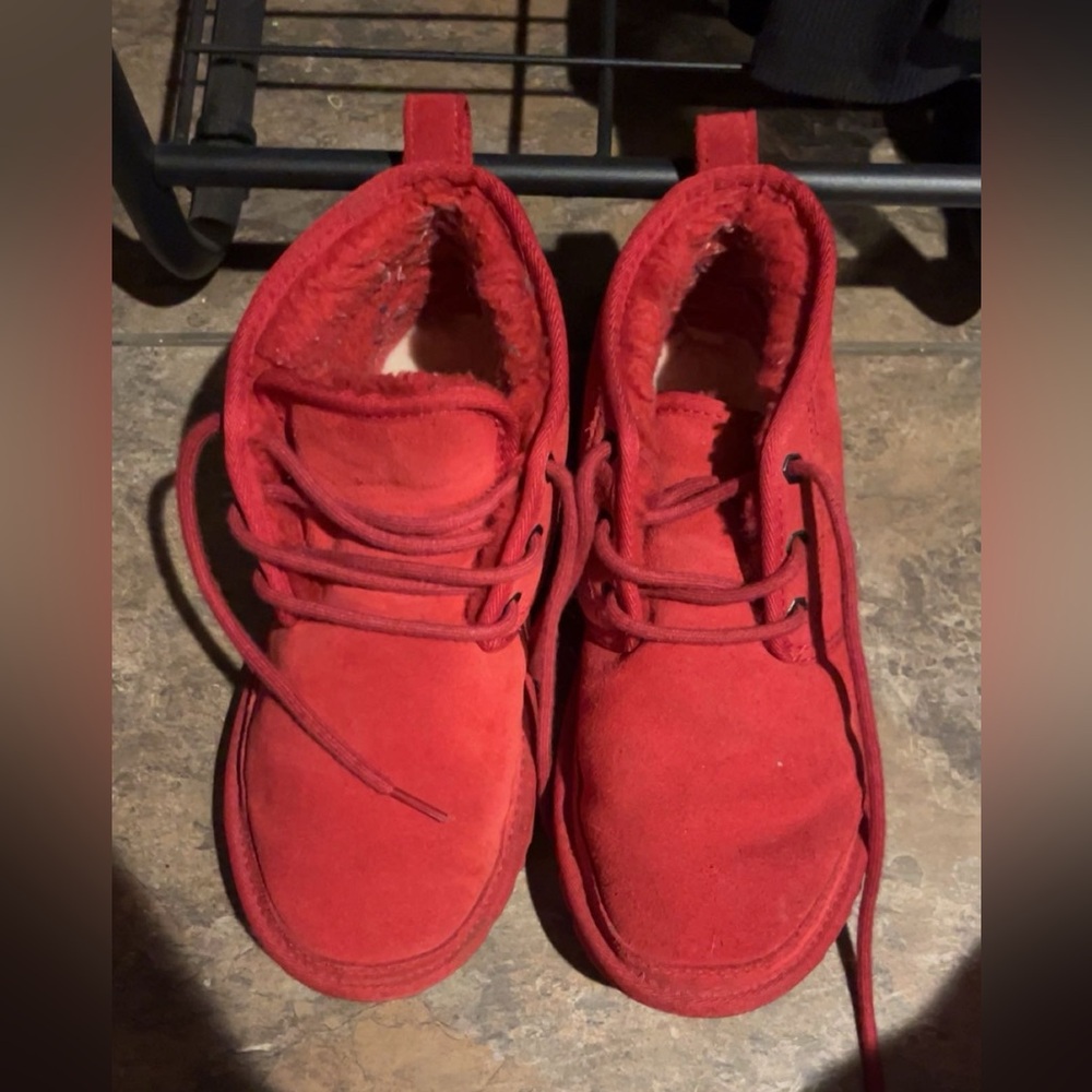 Red UGG neumel